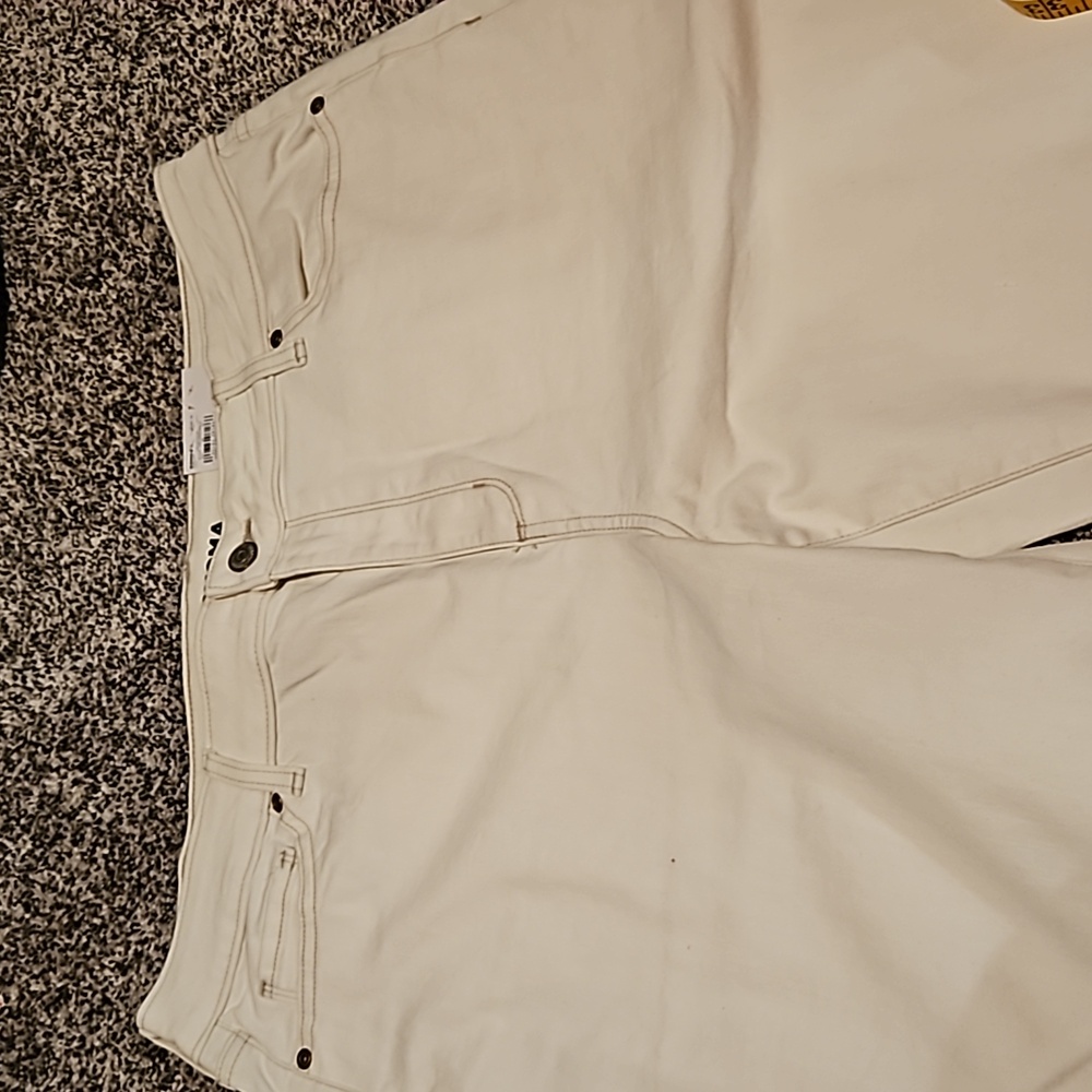 Sonoma women's size 16 white jeans. new with tag. Straight crop. High rise
